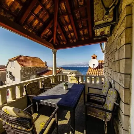 Barb - 30 M From The Sea Apartment Postira