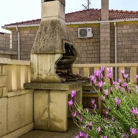Barb - 30 M From The Sea Apartment Postira