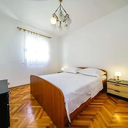 Barb - 30 M From The Sea Postira