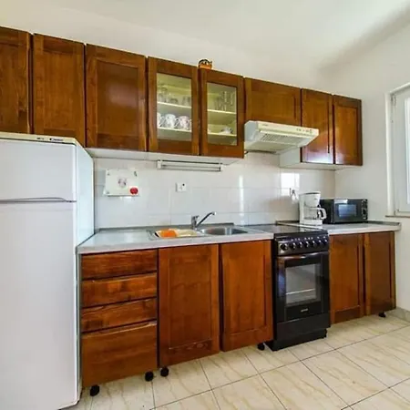 Barb - 30 M From The Sea Apartment