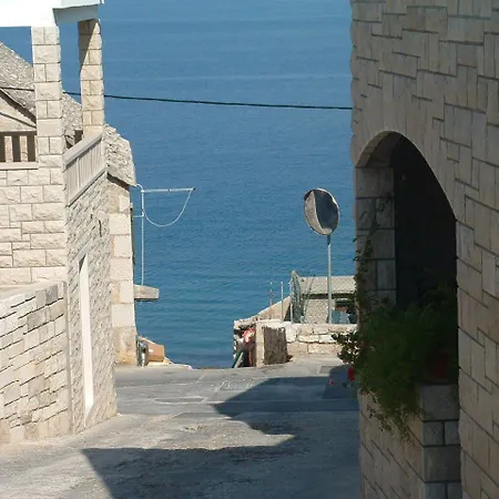 Barb - 30 M From The Sea Postira